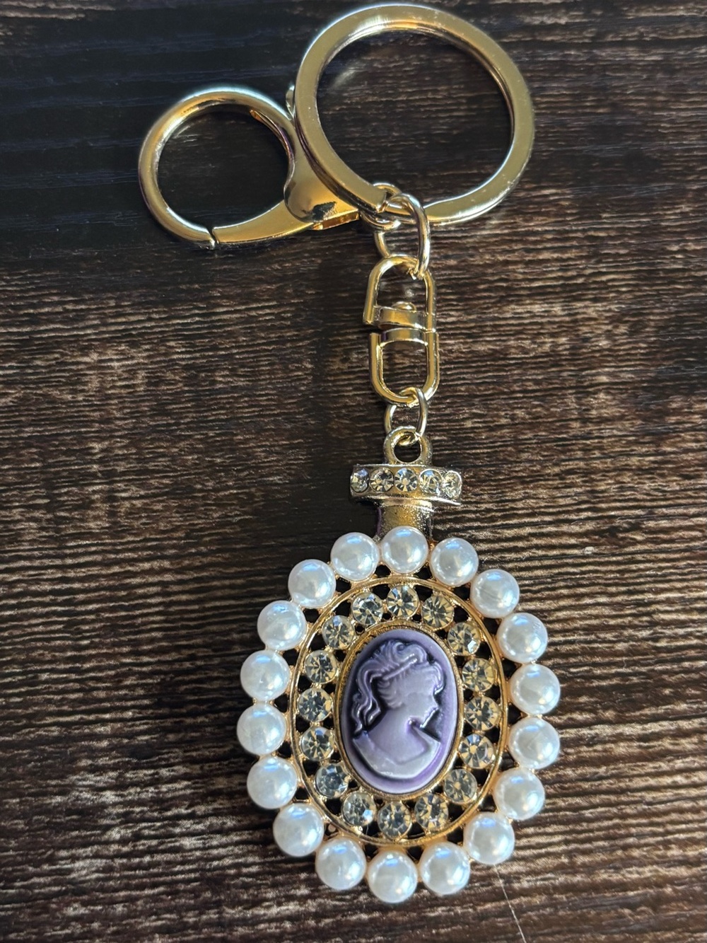 Gold-tone Purple Cameo Pearl Keychain Charm
